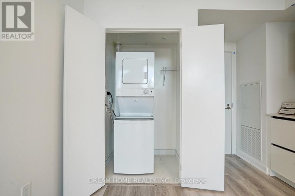 Primary Bedroom - 3901 - 238 Simcoe Street, Toronto, ON M5T0E2 Photo 4