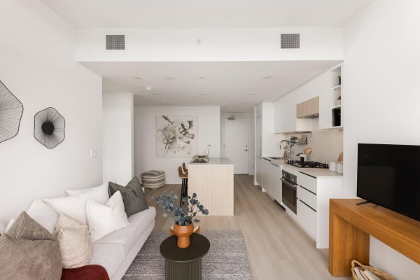 3905 13573 98a Avenue, Surrey, BC V3T0X1 Photo 4