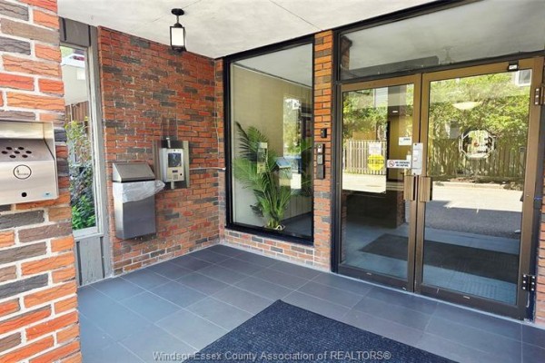 3905 Riverside Drive East Unit# 401, Windsor, ON, photo 3