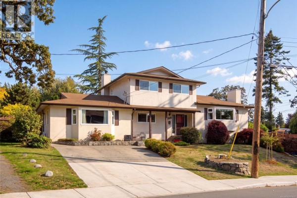 Residential for sale at 3906 Braefoot Rd, Saanich, BC - MLS® YDvMWM