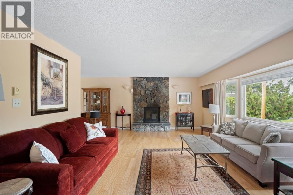 3906 Braefoot Rd, Saanich, BC, photo 2