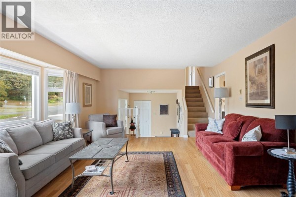3906 Braefoot Rd, Saanich, BC, photo 3