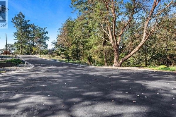 3908 Woodlands Pl, Saanich, BC, photo 2