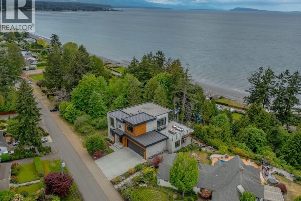 391 Burnham Rd, Qualicum Beach, BC, photo 2
