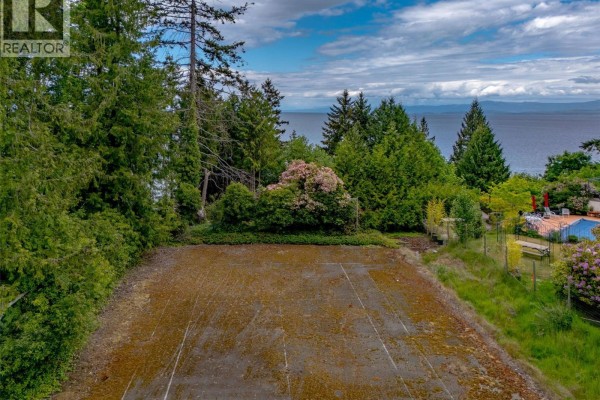 391 Burnham Rd, Qualicum Beach, BC, photo 3