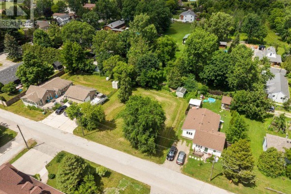 3910 Park Street, Plympton Wyoming, ON, photo 3