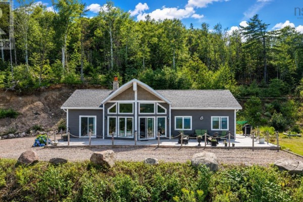 Living room - 39132 Cabot Trail, Ingonish Ferry, NS B0C1L0 Photo 2