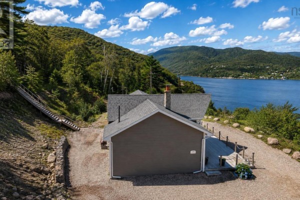 Primary Bedroom - 39132 Cabot Trail, Ingonish Ferry, NS B0C1L0 Photo 3