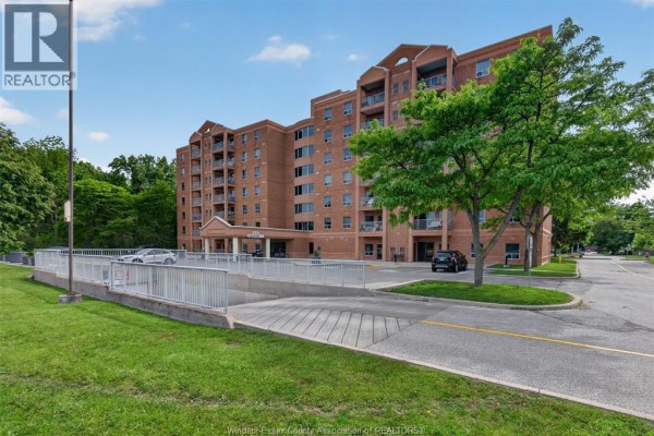 4pc Ensuite bath - 3915 Southwinds Drive Unit# 203, Windsor, ON N9G2N7 Photo 2