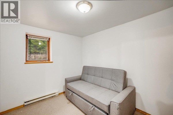 Primary Bedroom - 3918 Passmore Upper Road, Passmore, BC V0G2J0 Photo 5