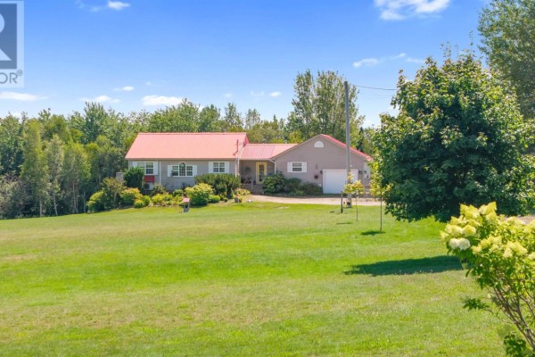 Living room - 392 Birch Hill Road, Bass River, NS B0M1B0 Photo 2