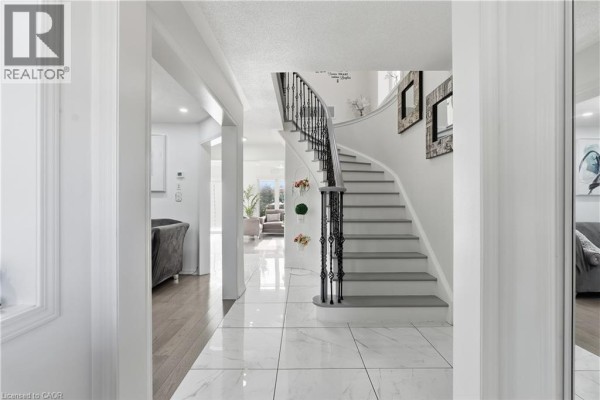 Foyer - 392 Tonelli Lane, Milton, ON L9T0N4 Photo 5
