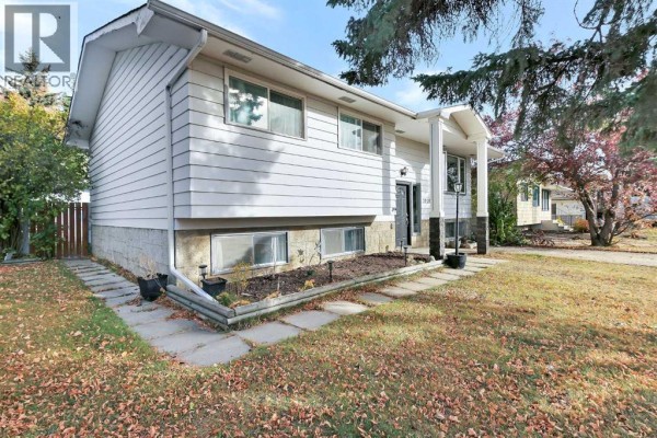 Kitchen - 3920 50a Street, Red Deer, AB T4P1G7 Photo 3