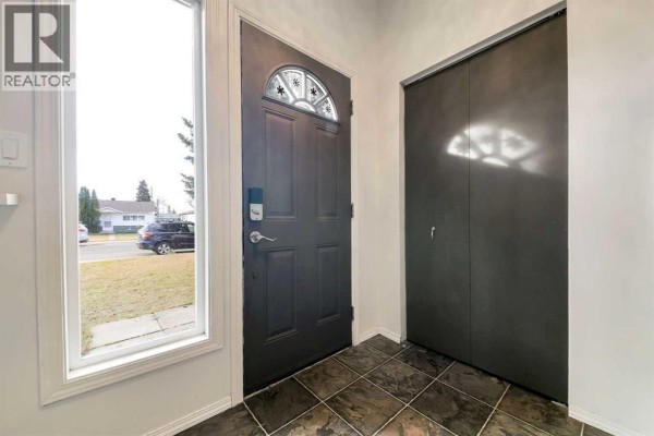 2pc Bathroom - 3920 50a Street, Red Deer, AB T4P1G7 Photo 5