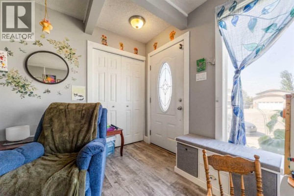 Living room - 3921 Harmony Place, Taber, AB T1G1A2 Photo 4