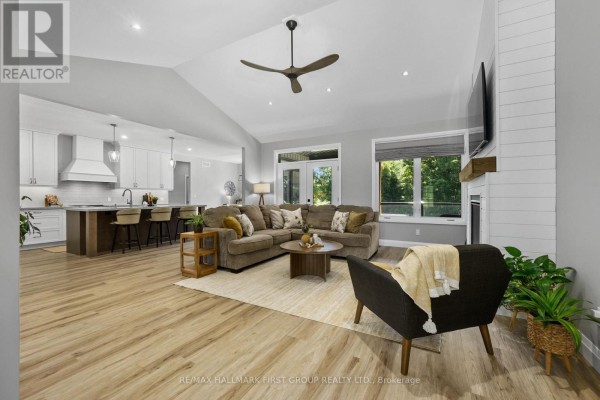 Foyer - 3922 Kennedy Road, Hamilton Township, ON K9A4J7 Photo 5
