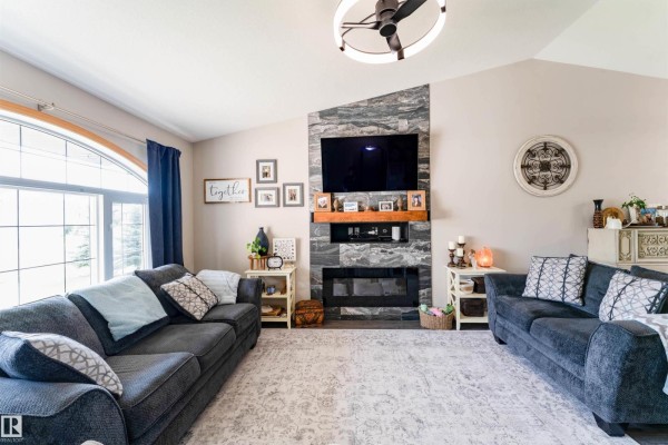 Kitchen - 3924 44 Av, Drayton Valley, AB T7A0A1 Photo 3