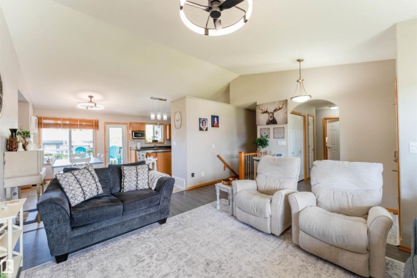 Primary Bedroom - 3924 44 Av, Drayton Valley, AB T7A0A1 Photo 5