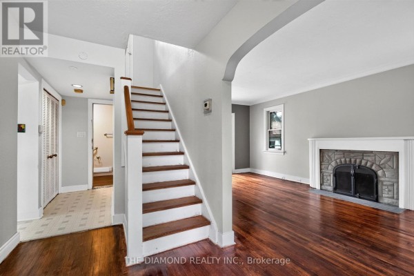 Kitchen - 3925 Bloor Street W, Toronto, ON M9B1L8 Photo 3