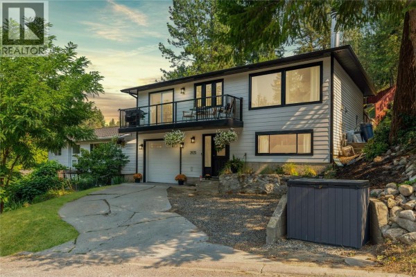 3925 Highland Park Crescent, Armstrong, BC, photo 2
