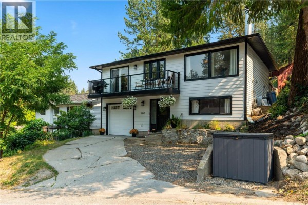 3925 Highland Park Crescent, Armstrong, BC, photo 3