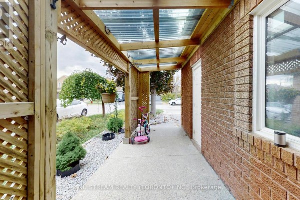 Family room - 3926 Hazelridge Road, Mississauga, ON L5N6Z4 Photo 2