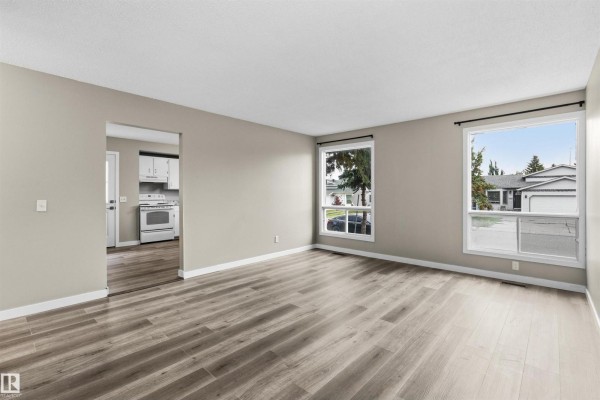 3927 22 Av Nw, Edmonton, AB T6L4M1 Photo 5