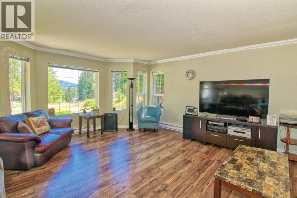 Dining room - 393 Northern View Drive, Vernon, BC V1H2C3 Photo 5