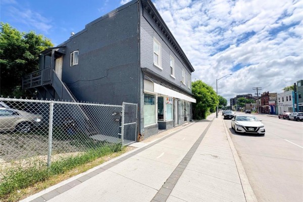393 Selkirk Avenue, Winnipeg, MB, photo 3