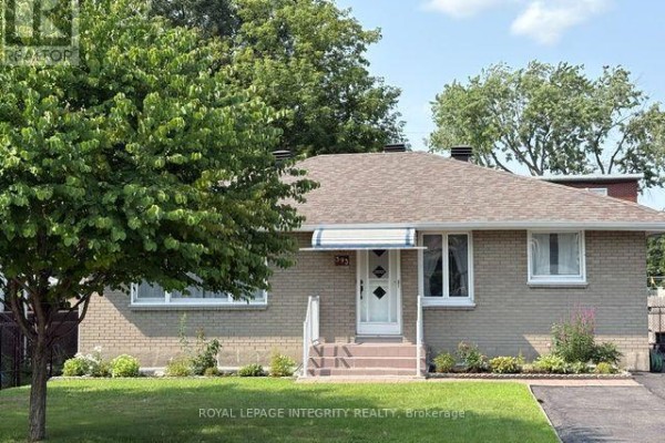 Primary Bedroom - 393 Spartan Avenue W, Ottawa, ON K1K1J6 Photo 2