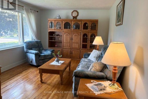 Kitchen - 393 Spartan Avenue W, Ottawa, ON K1K1J6 Photo 5