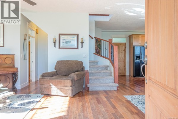 Living room - 3930 Bovanis Rd, Bowser, BC V0R1G0 Photo 5