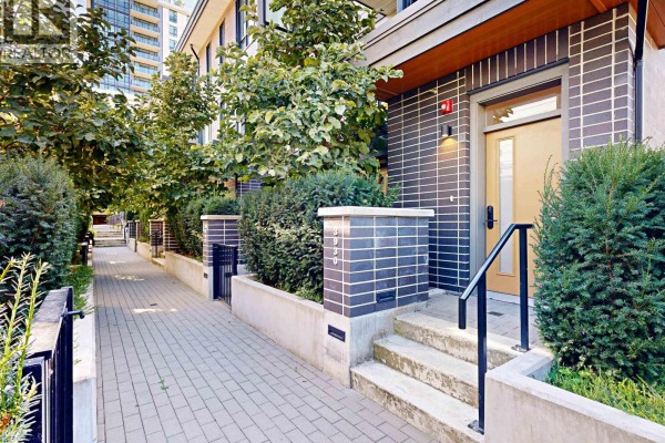 3930 Dumfries Street, Vancouver, BC V5N0J1 Photo 3