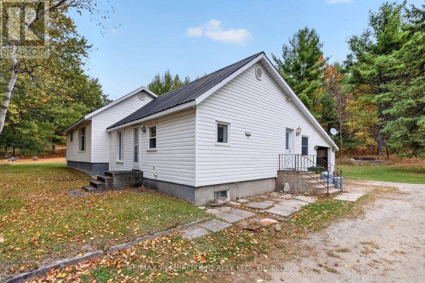 Primary Bedroom - 39326 Highway 41 Highway, Laurentian Valley, ON K8A6W4 Photo 5