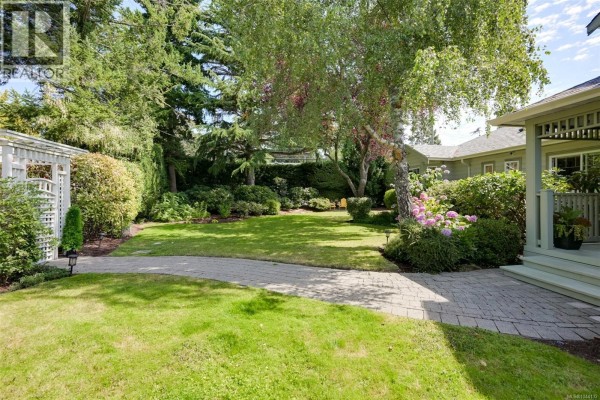 Ensuite - 3935 Scolton Rd, Saanich, BC V8N4E1 Photo 4