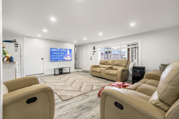 3936 176 Street, Surrey, BC V3Z1C4 Photo 4