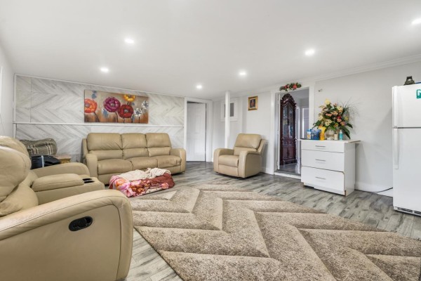 3936 176 Street, Surrey, BC V3Z1C4 Photo 5