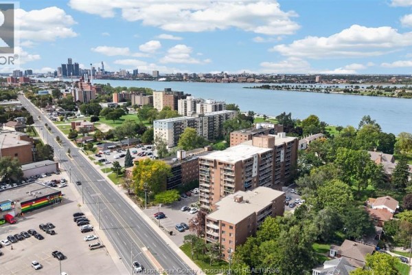 3936 Wyandotte Street East Unit# 810, Windsor