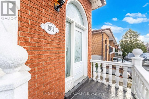 Dining room - 3938 Midhurst Lane, Mississauga, ON L4Z1C7 Photo 4