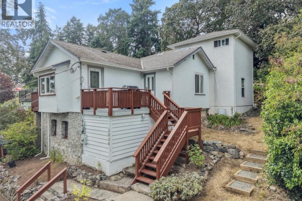 3938 Wilkinson Rd, Saanich, BC, photo 2