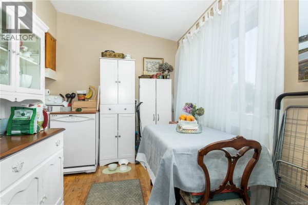 394 Cedar St, Campbell River, BC V9W2V2 Photo 5