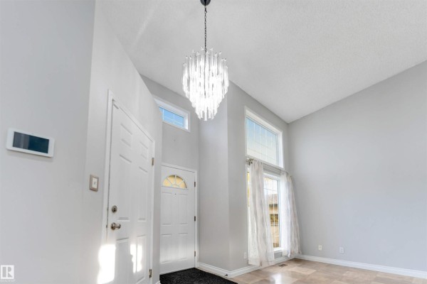 Family room - 3940 33 St Nw, Edmonton, AB T6T1J7 Photo 4