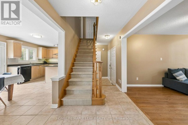Living room - 3948 Deepwood Heights, Mississauga, ON L5M6L9 Photo 3