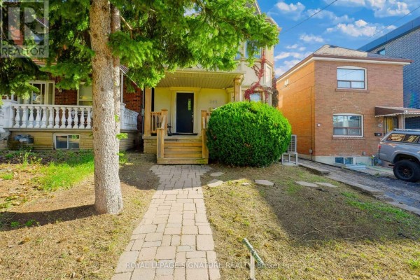 395 Glenholme Avenue, Toronto