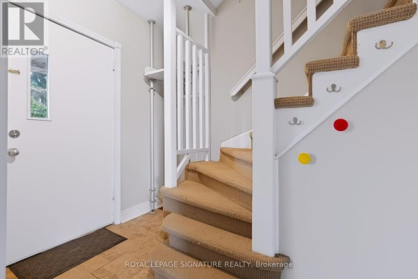 Kitchen - 395 Glenholme Avenue, Toronto, ON M6E3E6 Photo 3