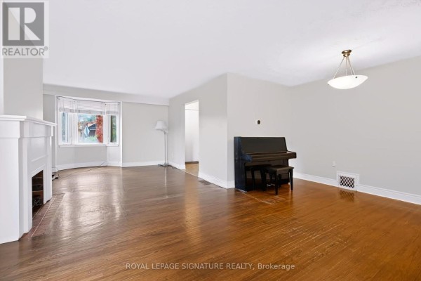 Primary Bedroom - 395 Glenholme Avenue, Toronto, ON M6E3E6 Photo 5