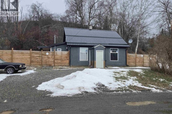 Laundry room - 396 Hoy Lane, Quesnel, BC V2J1X4 Photo 2