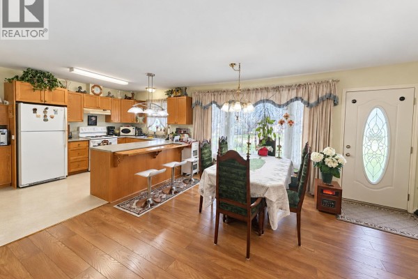 Dining room - 396 Robin Drive, Barriere, BC V0E1E0 Photo 5