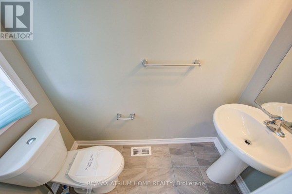 Family room - 396 Thomas Phillips Drive, Aurora, ON L4G0T2 Photo 5