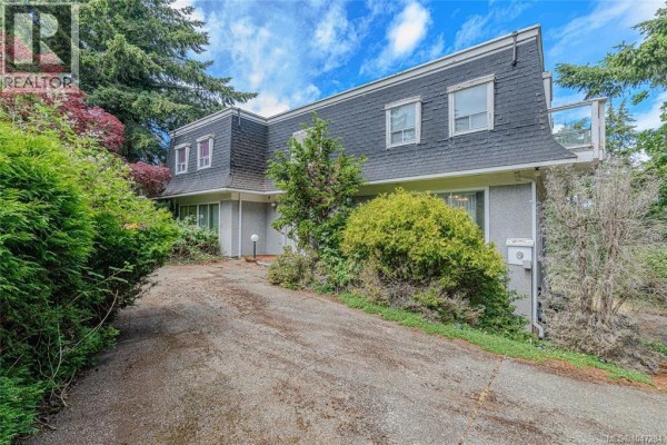 Family room - 3967 Juan De Fuca Terr, Saanich, BC V8N5W9 Photo 5